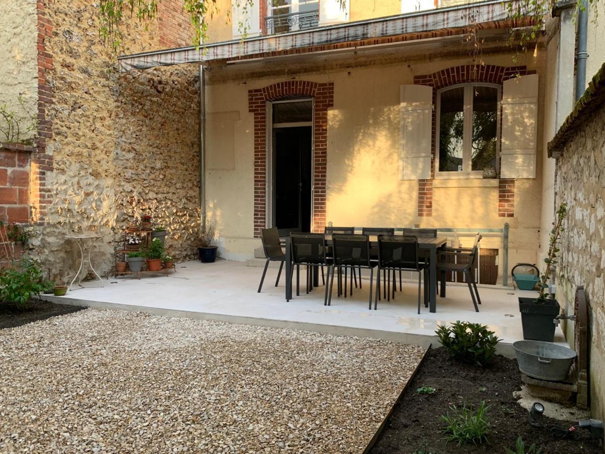 Maison Et Jardin A Centre *
